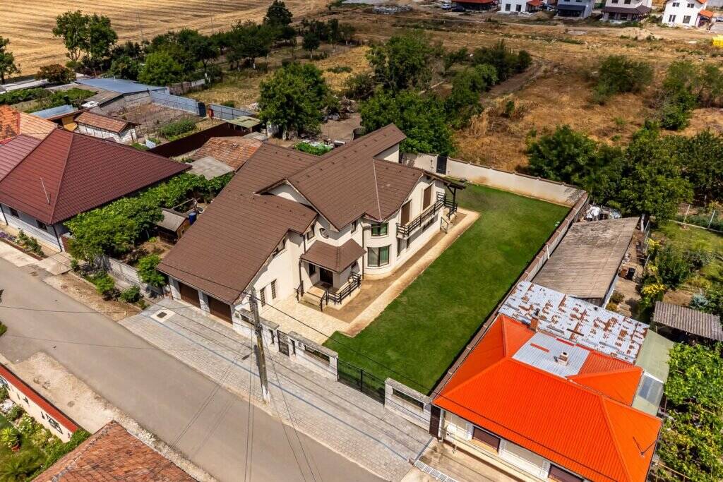 De vânzare Vilă de lux complet amenajată, ideală pentru o familie cu stil în zona 6 Vanatori 5 camere 4 dormitoare Arad 7