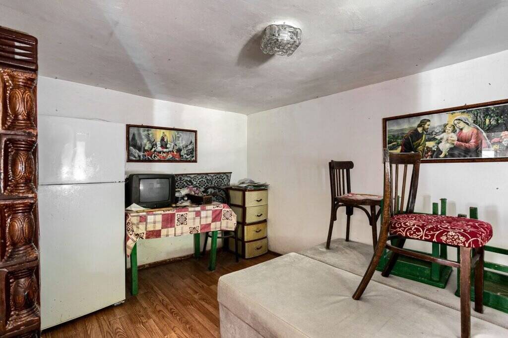 Casă cu potențial de renovat situată la doar 20 de minute de Arad De vânzare Casă cu potențial de renovat situată la doar 20 de minute de Arad în zona Arad 3 camere 2 dormitoare Arad 5