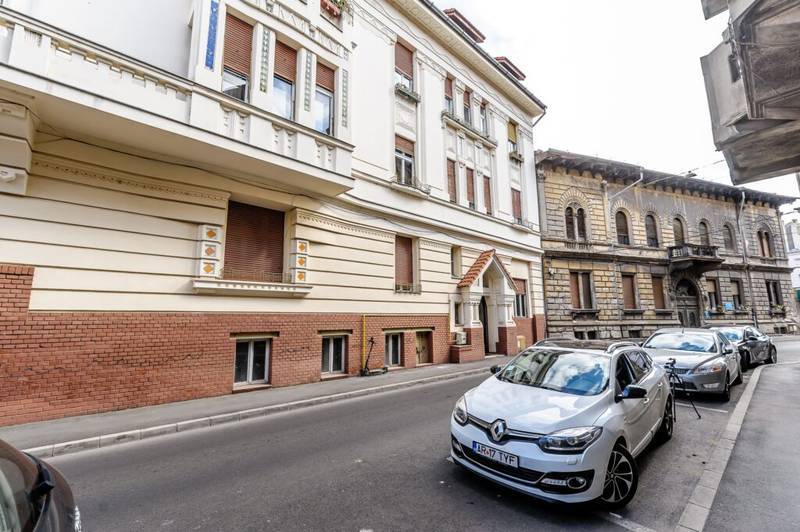 Spațiu premium pentru birouri de închiriat pe Strada Vasile Alecsandri De închiriat Spațiu premium pentru birouri de închiriat pe Strada Vasile Alecsandri în zona Ultracentral 2 camere Arad 1