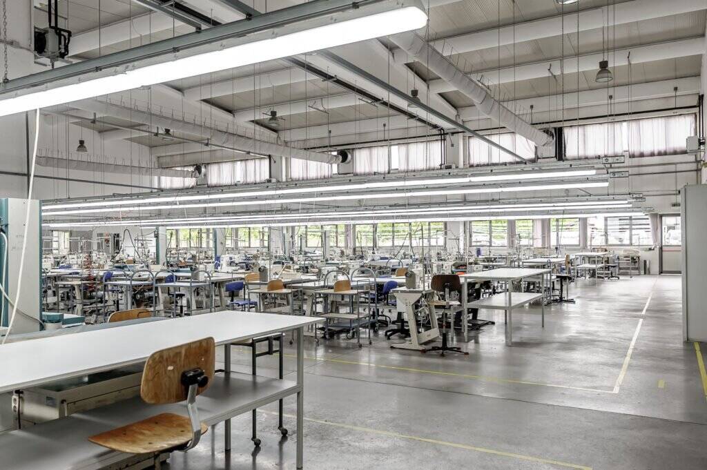 Oportunitate: Hală de producție și depozitare cu birouri în Arad 