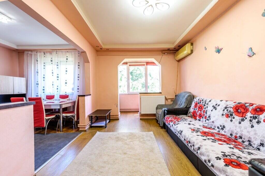 De vânzare Apartament cu 3 camere cu centrala proprie in zona UTA Comision 0 în zona UTA 3 camere 2 dormitoare Arad 1