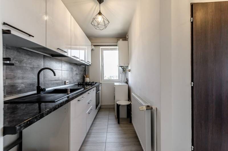 De vânzare Apartament decomandat 3 camere – Vlaicu – Complet Renovat – COMISION 0 în zona Aurel Vlaicu 3 camere 2 dormitoare Arad 4