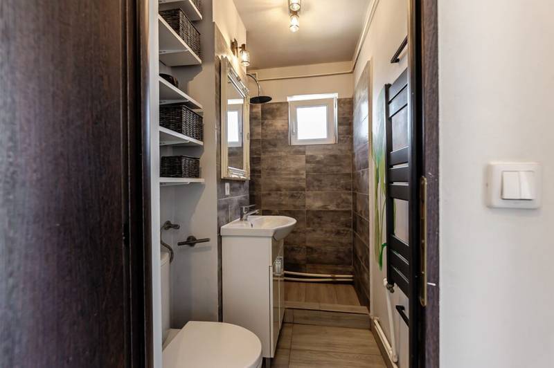 De vânzare Apartament decomandat 3 camere – Vlaicu – Complet Renovat – COMISION 0 în zona Aurel Vlaicu 3 camere 2 dormitoare Arad 5