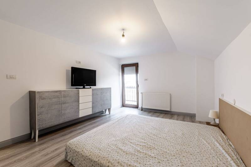 De vânzare Proprietate Rezervata casă modernă de vânzare la intrare in Zimand Cuz în zona Arad 4 camere 3 dormitoare Arad 10