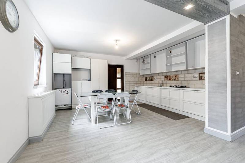 De vânzare Proprietate Rezervata casă modernă de vânzare la intrare in Zimand Cuz în zona Arad 4 camere 3 dormitoare Arad 3