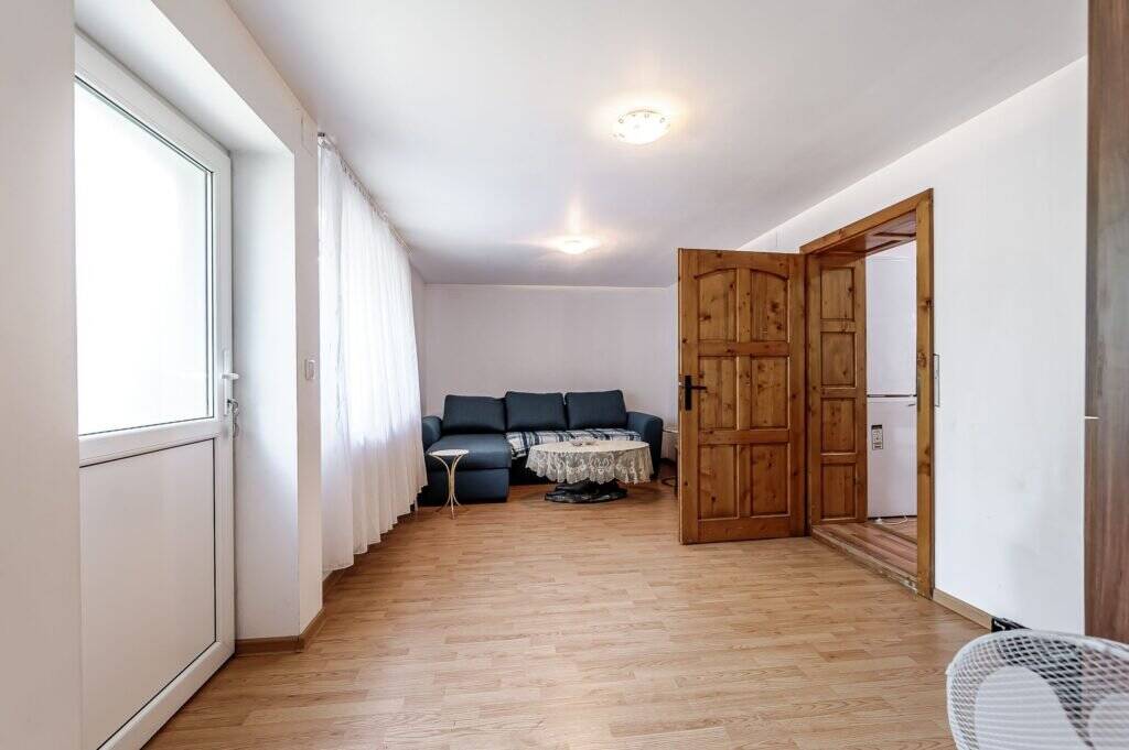 De vânzare Rezervat Două case în aceeași curte cartier Bujac, 343 mp teren în zona Bujac 5 camere 4 dormitoare Arad 4
