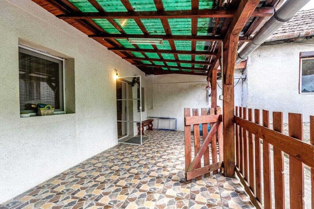 De vânzare Rezervat Două case în aceeași curte cartier Bujac, 343 mp teren în zona Bujac 5 camere 4 dormitoare Arad 7