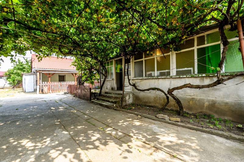 De vânzare Rezervat Două case în aceeași curte cartier Bujac, 343 mp teren în zona Bujac 5 camere 4 dormitoare Arad 9