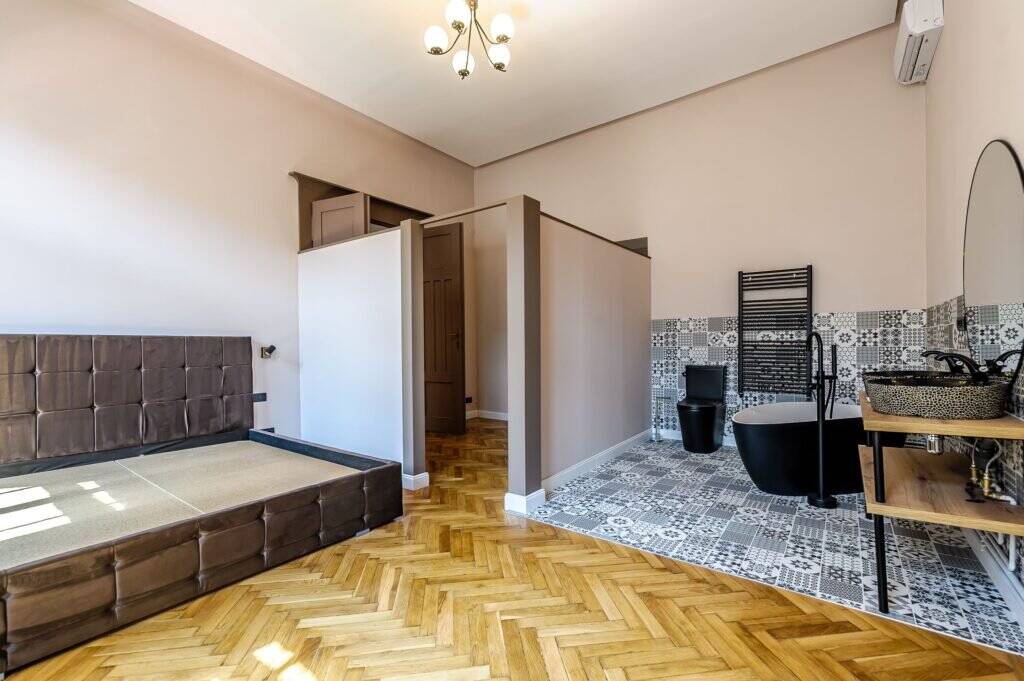 De vânzare Vandut Parter, 3 camere, 103 mp – renovat recent, ultracentral în zona Central 3 camere 2 dormitoare Arad 8