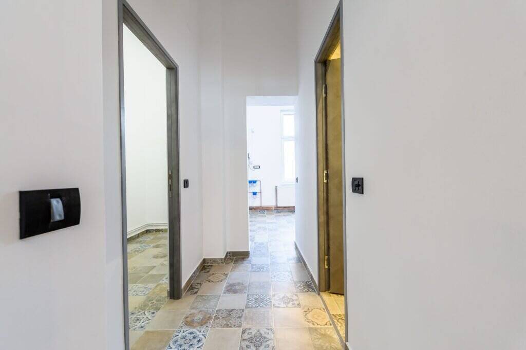De vânzare Vandut Parter, 3 camere, 103 mp – renovat recent, ultracentral în zona Central 3 camere 2 dormitoare Arad 9