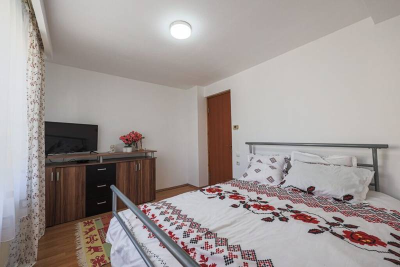 De vânzare Casă spațioasă, 2 dormitoare,  terasă – zona Lebăda, comision 0% în zona Bujac 3 camere 2 dormitoare Arad 6