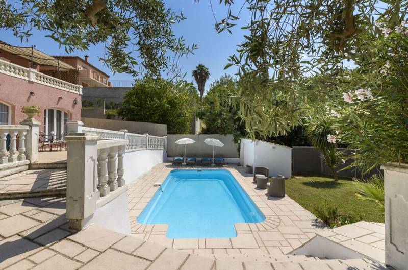 De vânzare Vila fermecătoare la 10 minute de Cannes în zona Arad 7 camere 5 dormitoare Arad 12