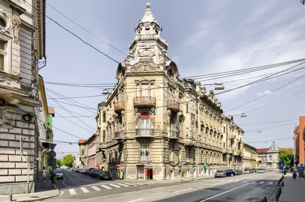 Spatiu comercial de închiriat – 210 mp – Ultracentral – COMISION 0% De închiriat Spatiu comercial de închiriat – 210 mp – Ultracentral – COMISION 0% în zona Ultracentral 3 camere Arad 1