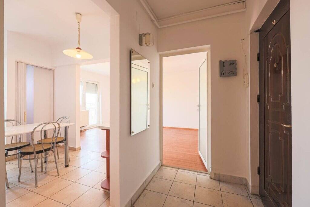 Apartament spatios cu 2 camere în zona UTA, Etaj 8/8, Izolat Complet De vânzare Apartament spatios cu 2 camere în zona UTA, Etaj 8/8, Izolat Complet în zona UTA 2 camere 1 dormitor Arad 4