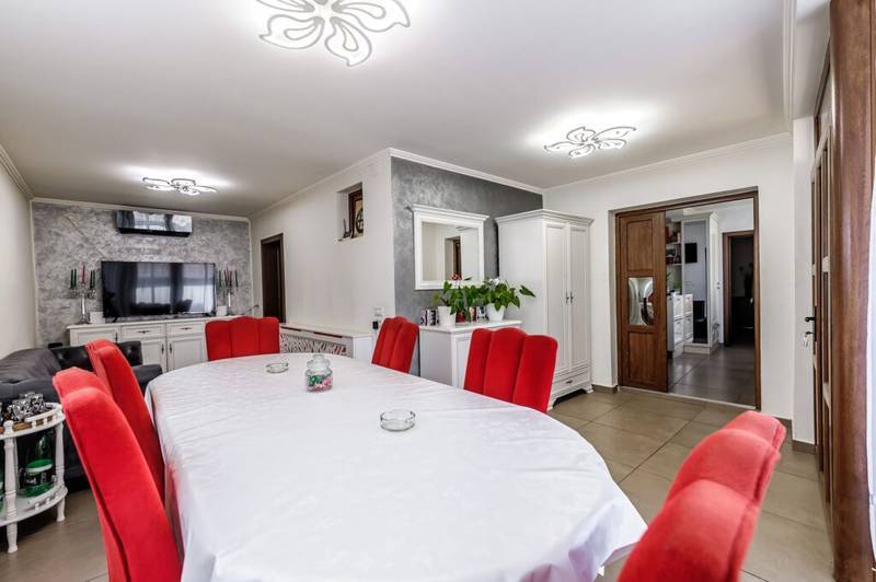 Casă 5 camere – teren 1214 mp – la cheie – Aradul Nou – COMISION 0% De vânzare Casă 5 camere – teren 1214 mp – la cheie – Aradul Nou – COMISION 0% în zona Aradul Nou 5 camere Arad 3