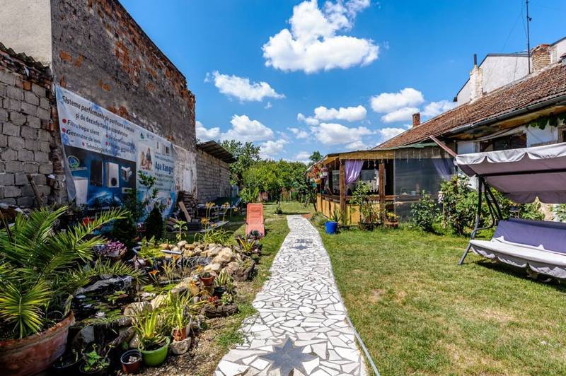 Teren 1015 mp + construcție, zonă premium Andrei Șaguna, Arad De vânzare Teren 1015 mp + construcție, zonă premium Andrei Șaguna, Arad în zona Central 9 camere Arad 6