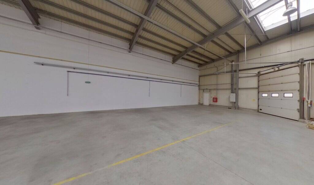 Hală industrială 853 mp De vânzare Hală industrială 853 mp în zona Exterior Sud 3 camere Arad 5