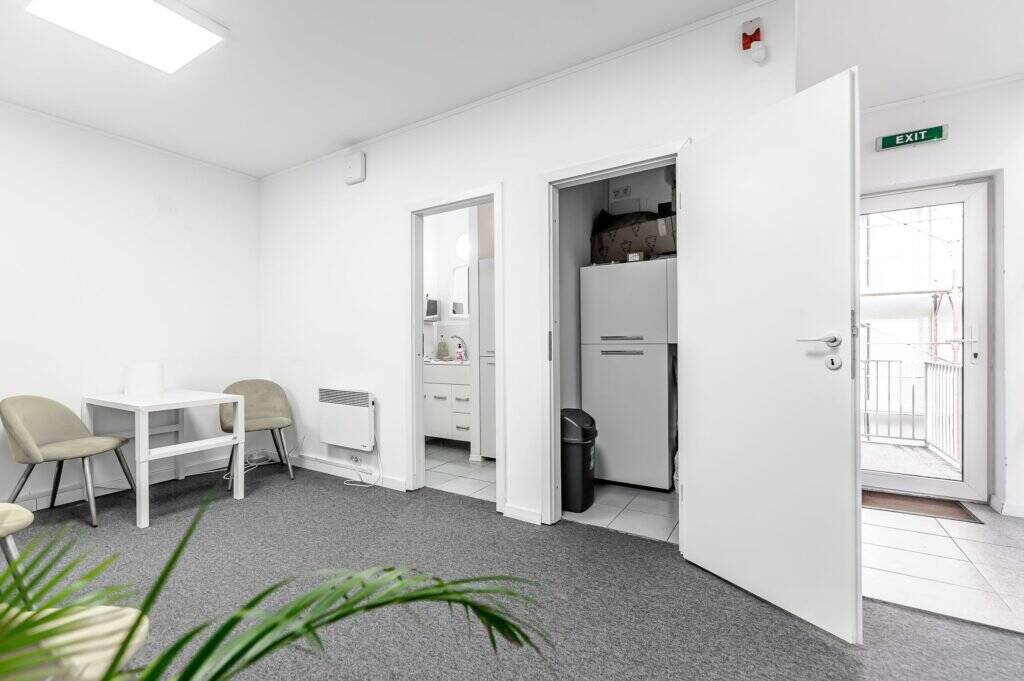 INCHIRIAT Spațiu de birouri ultracentral pe strada Iustin Marsieu De închiriat INCHIRIAT Spațiu de birouri ultracentral pe strada Iustin Marsieu în zona Ultracentral 3 camere Arad 8