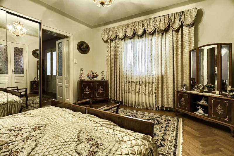 Casa din caramida 7 camere – Aradul Nou – COMISION 0% De vânzare Casa din caramida 7 camere – Aradul Nou – COMISION 0% în zona Aradul Nou 7 camere 5 dormitoare Arad 4