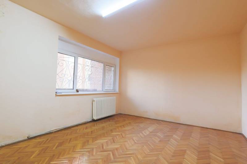 Apartament decomandat 3 camere – str. Horia – COMISION 0% De vânzare Apartament decomandat 3 camere – str. Horia – COMISION 0% în zona Ultracentral 3 camere 2 dormitoare Arad 12