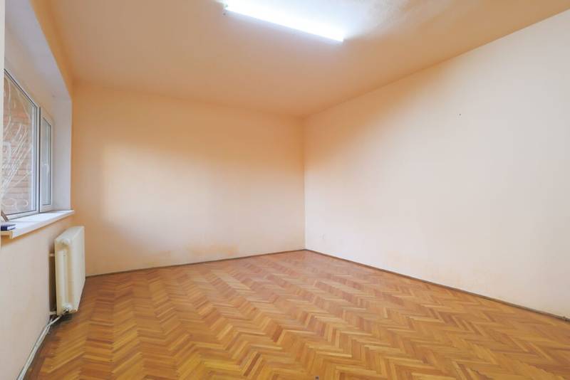 Apartament decomandat 3 camere – str. Horia – COMISION 0% De vânzare Apartament decomandat 3 camere – str. Horia – COMISION 0% în zona Ultracentral 3 camere 2 dormitoare Arad 2