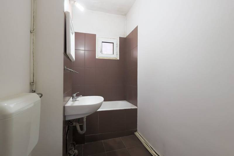 Apartament decomandat 3 camere – str. Horia – COMISION 0% De vânzare Apartament decomandat 3 camere – str. Horia – COMISION 0% în zona Ultracentral 3 camere 2 dormitoare Arad 5