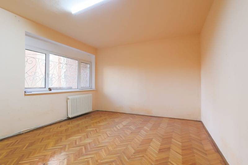 Apartament decomandat 3 camere – str. Horia – COMISION 0% De vânzare Apartament decomandat 3 camere – str. Horia – COMISION 0% în zona Ultracentral 3 camere 2 dormitoare Arad 8