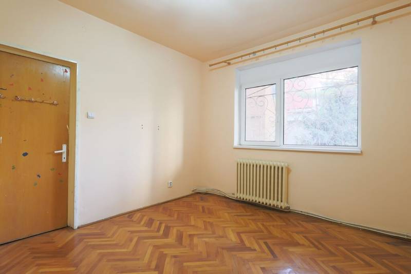 Apartament decomandat 3 camere – str. Horia – COMISION 0% De vânzare Apartament decomandat 3 camere – str. Horia – COMISION 0% în zona Ultracentral 3 camere 2 dormitoare Arad 9