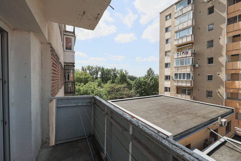 De vânzare Apartament 2 Camere – Micalaca, Zona 300, Malul Mureșului – COMISION 0 în zona Malul Muresului 2 camere 1 dormitor Arad 1