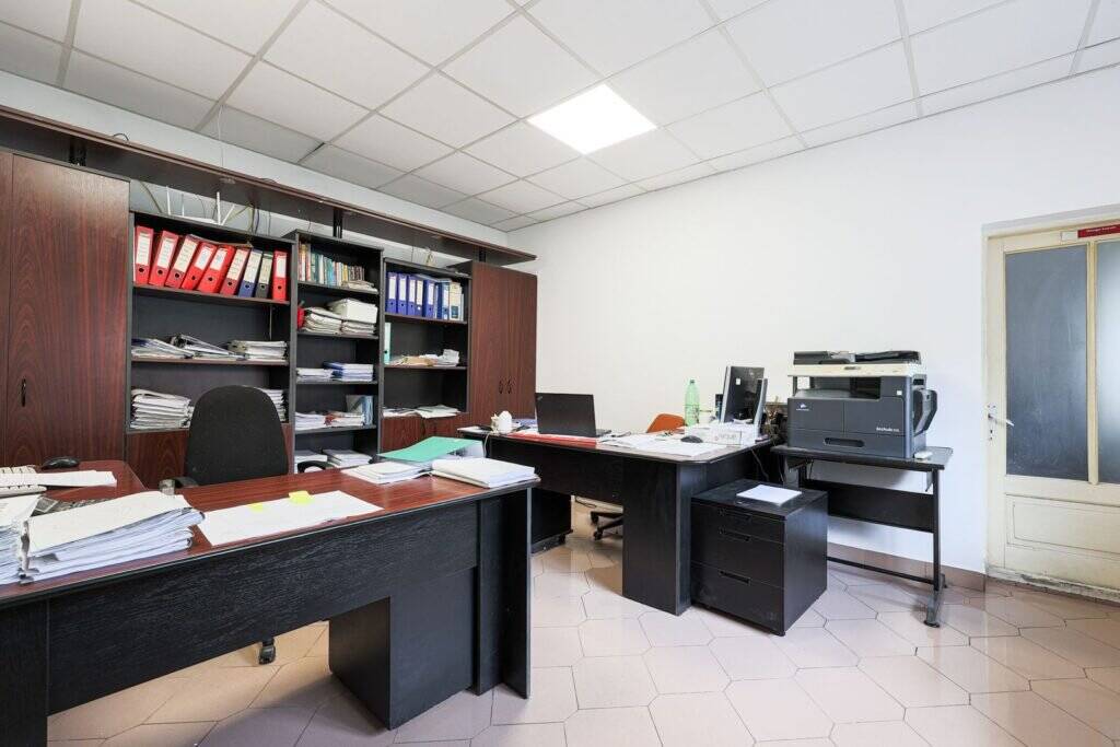 De vânzare De vanzare apartament transformat in birou în zona Central 3 camere Arad 3
