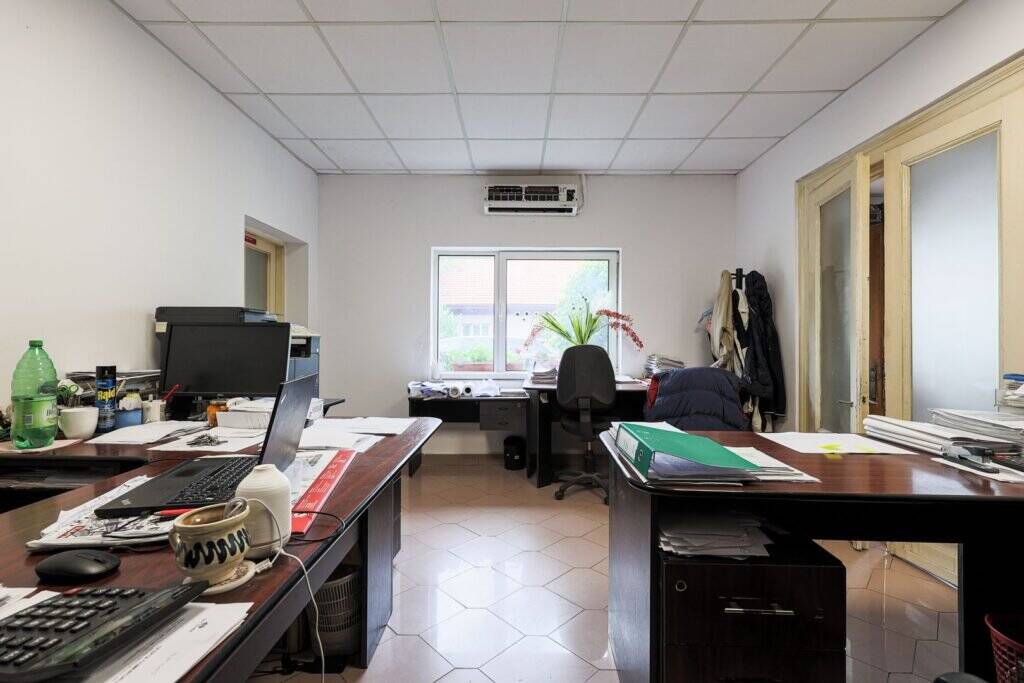 De vânzare De vanzare apartament transformat in birou în zona Central 3 camere Arad 4