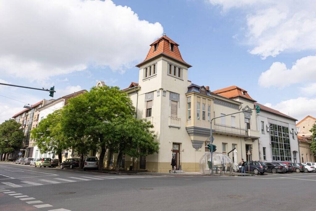 De vânzare Raritate! Apartament cu 4 camere str, Mărășesti colț cu Episcopiei în zona Central 4 camere Arad 1
