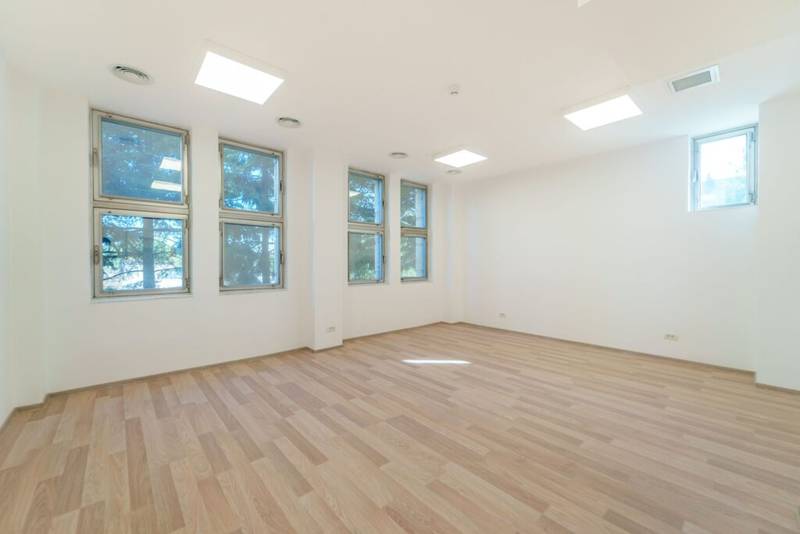 De închiriat Arbema Office Arad. Birouri de închiriat în zona Aurel Vlaicu 29 camere Arad 21