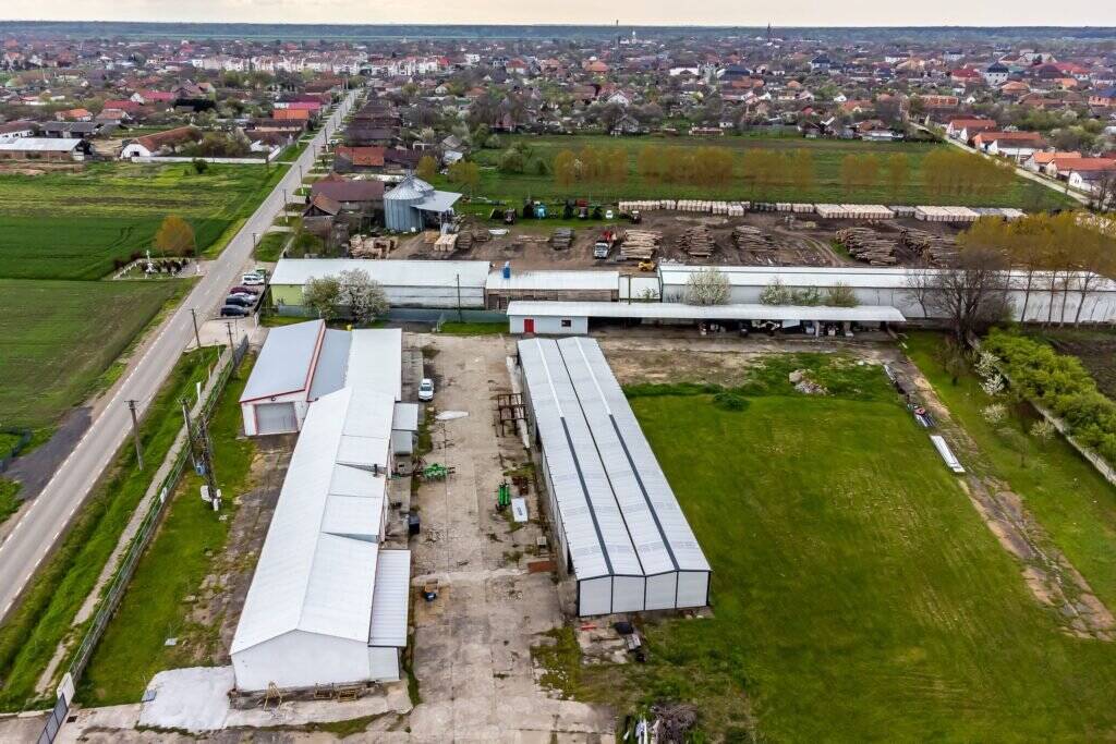 Hale depozitare / producție 1.250 mp în Pecica De închiriat Hale depozitare / producție 1.250 mp în Pecica în zona Nord-Vest 2 camere Arad 3