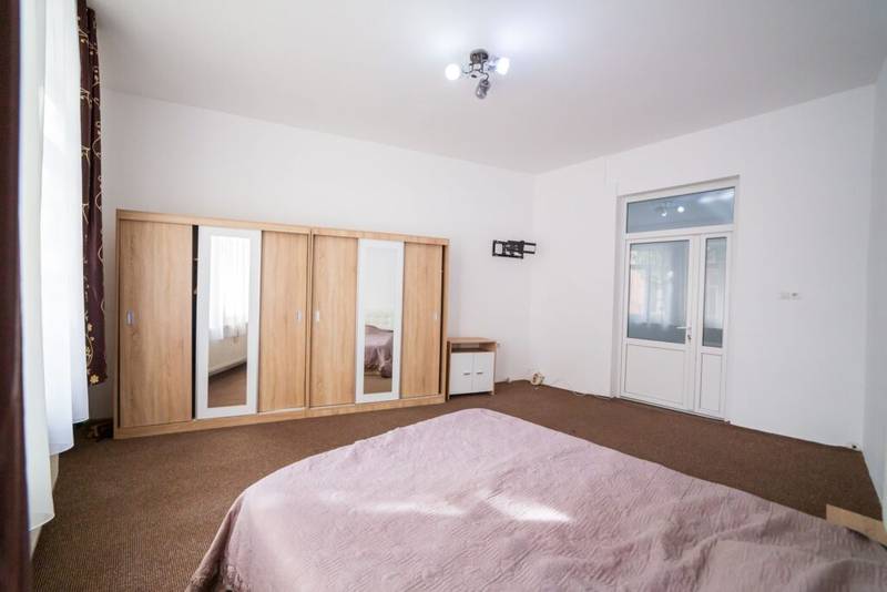 De vânzare PRET NOU! Apartament spatios 4 camere – COMISION 0% în zona Parneava 4 camere 2 dormitoare Arad 2