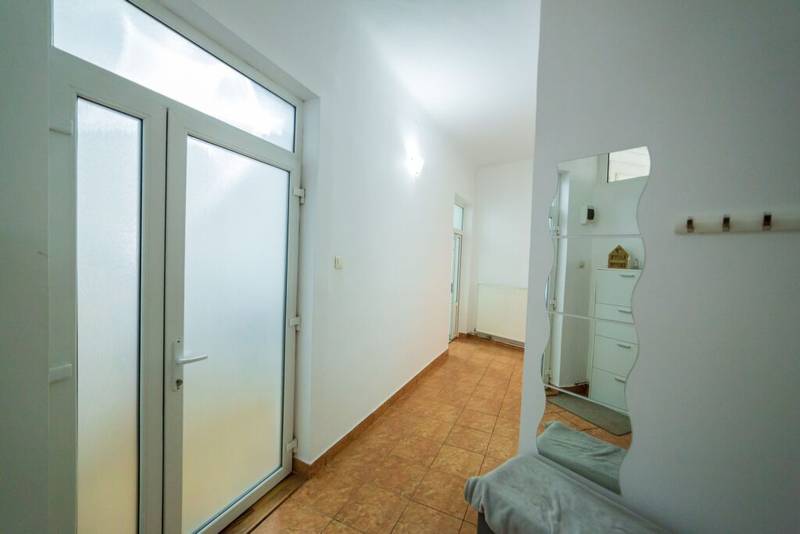 De vânzare PRET NOU! Apartament spatios 4 camere – COMISION 0% în zona Parneava 4 camere 2 dormitoare Arad 5