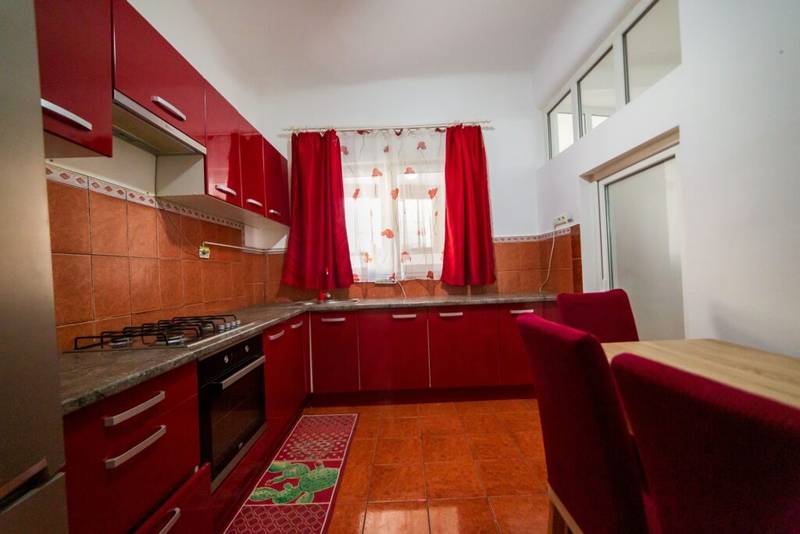 De vânzare PRET NOU! Apartament spatios 4 camere – COMISION 0% în zona Parneava 4 camere 2 dormitoare Arad 6
