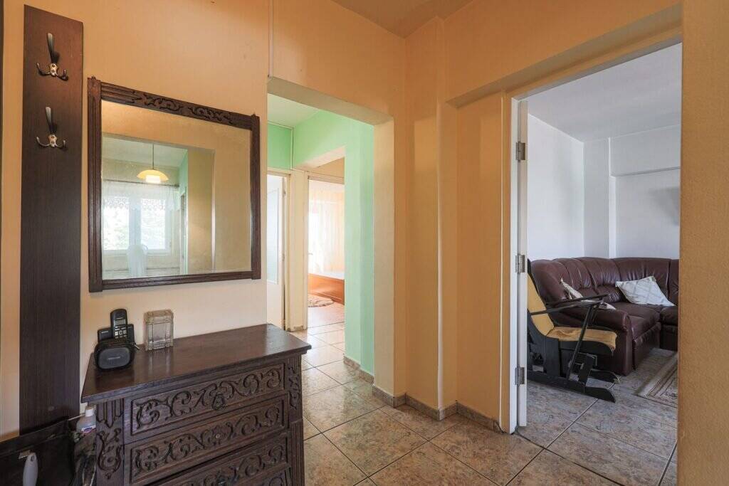 Apartament decomandat cu 3 camere la etajul 3 in zona spitalului De vânzare Apartament decomandat cu 3 camere la etajul 3 in zona spitalului în zona Intim 3 camere 2 dormitoare Arad 10