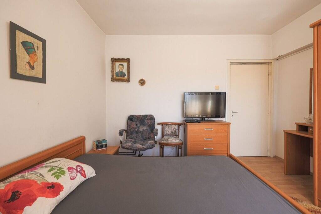 Apartament decomandat cu 3 camere la etajul 3 in zona spitalului De vânzare Apartament decomandat cu 3 camere la etajul 3 in zona spitalului în zona Intim 3 camere 2 dormitoare Arad 3