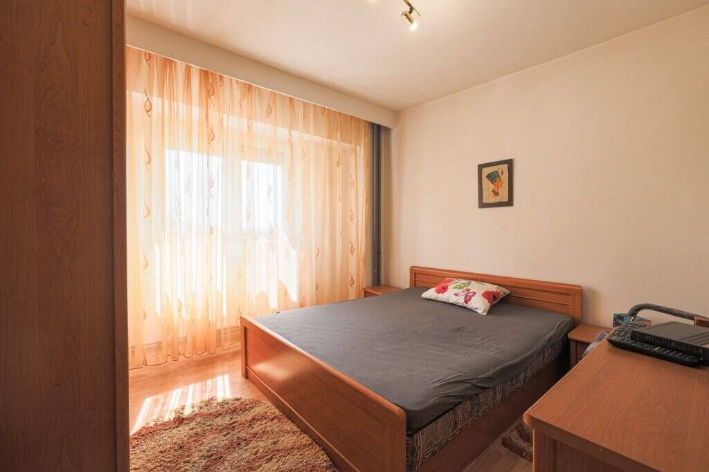 Apartament decomandat cu 3 camere la etajul 3 in zona spitalului De vânzare Apartament decomandat cu 3 camere la etajul 3 in zona spitalului în zona Intim 3 camere 2 dormitoare Arad 6