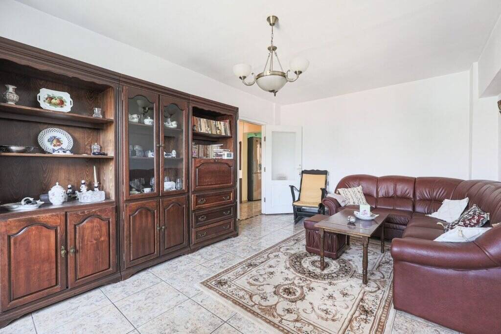 Apartament decomandat cu 3 camere la etajul 3 in zona spitalului De vânzare Apartament decomandat cu 3 camere la etajul 3 in zona spitalului în zona Intim 3 camere 2 dormitoare Arad 7