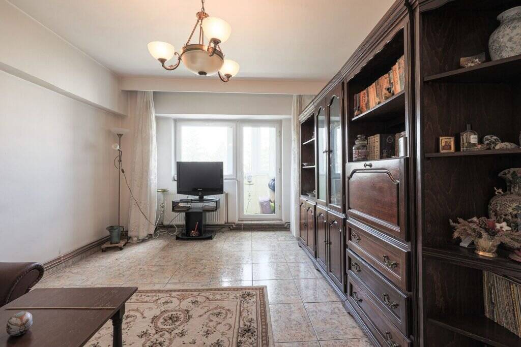 Apartament decomandat cu 3 camere la etajul 3 in zona spitalului De vânzare Apartament decomandat cu 3 camere la etajul 3 in zona spitalului în zona Intim 3 camere 2 dormitoare Arad 8