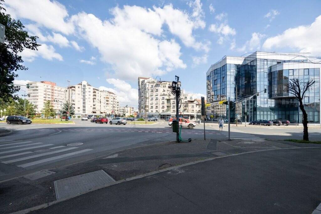 Apartament decomandat cu 3 camere la etajul 3 in zona spitalului De vânzare Apartament decomandat cu 3 camere la etajul 3 in zona spitalului în zona Intim 3 camere 2 dormitoare Arad 9