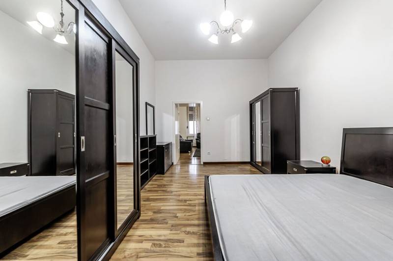 De vânzare Apartament 2 camere – Etaj 1 – Palatul Neumann, Arad – COMISION 0% în zona Ultracentral 2 camere 1 dormitor Arad 2