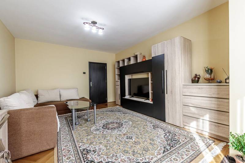 De vânzare Apartament spațios, 2 camere decomandat, zonă premium Podgoria Arad în zona Ultracentral 2 camere 1 dormitor Arad 2