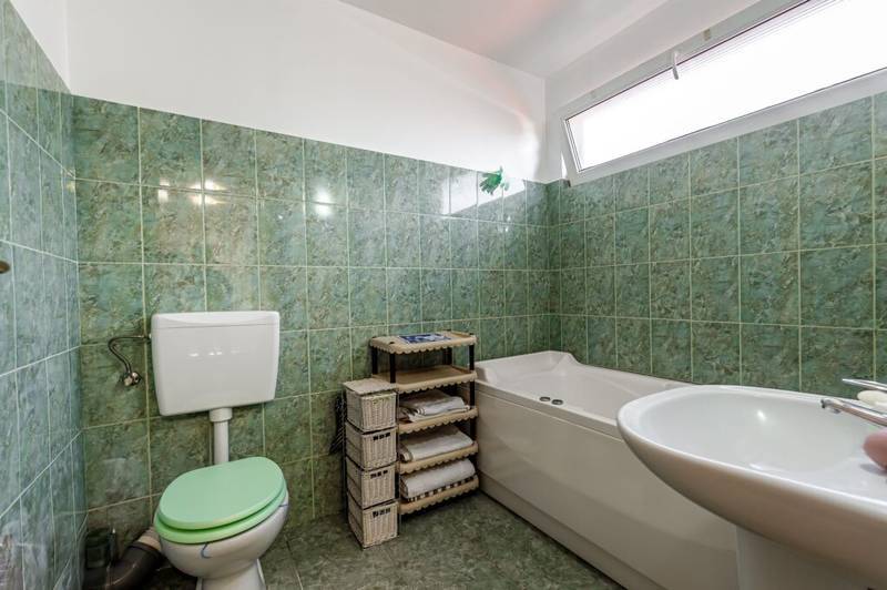De vânzare Casă 2008 – 6 camere – teren 1440 mp – Zadareni, Arad – COMISION 0% în zona Arad 6 camere 4 dormitoare Arad 8