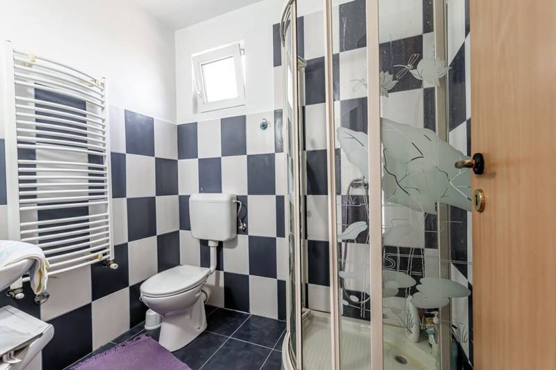 De vânzare Casă 2008 – 6 camere – teren 1440 mp – Zadareni, Arad – COMISION 0% în zona Arad 6 camere 4 dormitoare Arad 9