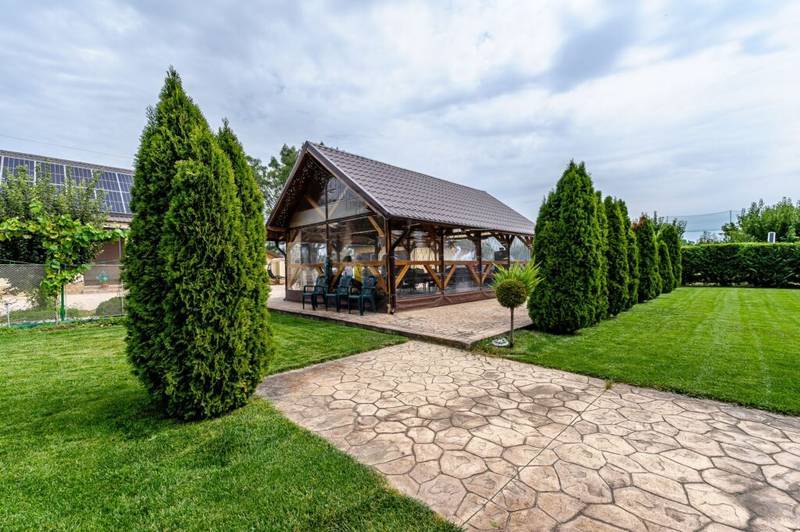 De vânzare Proprietate de vis cu teren 2.880 mp și facilități PREMIUM Comision 0 în zona Arad 4 camere 2 dormitoare Arad 4