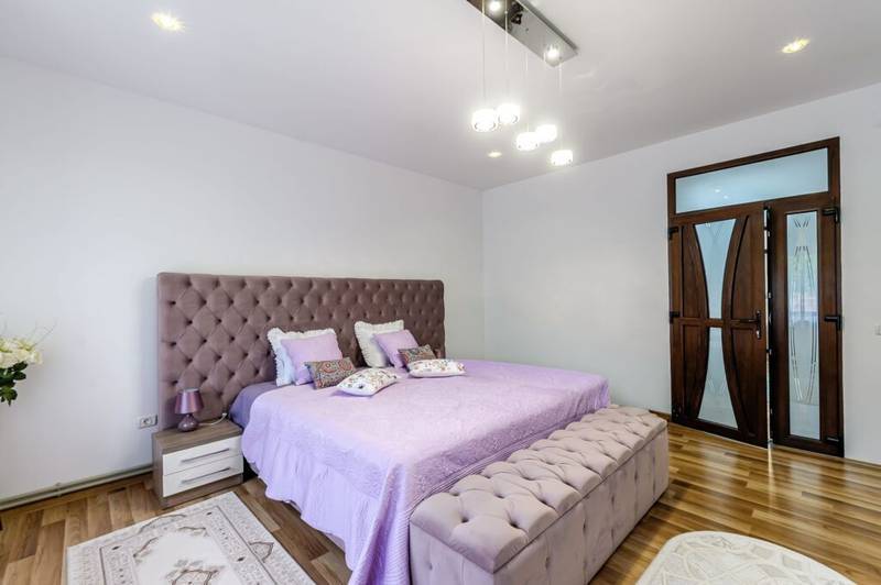 De vânzare Proprietate de vis cu teren 2.880 mp și facilități PREMIUM Comision 0 în zona Arad 4 camere 2 dormitoare Arad 7