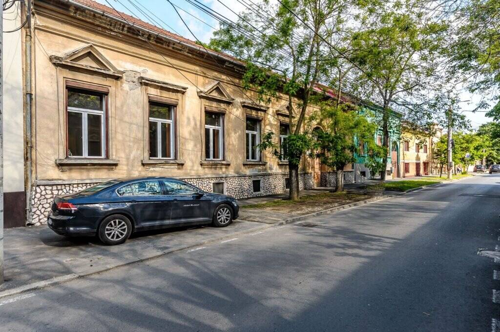 De vânzare Spațiu de birouri, suprafața utilă de 192mp, pe strada Coșbuc. în zona Central 6 camere Arad 1